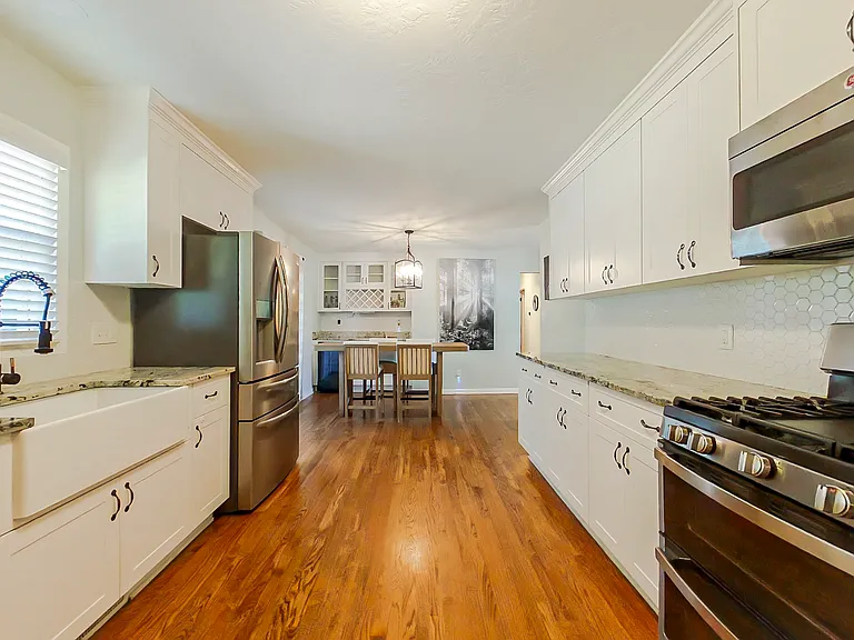 1117 Eisenhower Dr — Photo 8