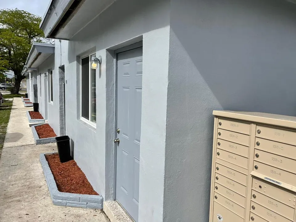 Opa Locka Remodeled Studios & 1b/1b apartments