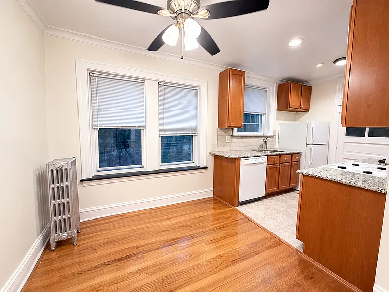 2044 W Farragut Ave #1C — Photo 8