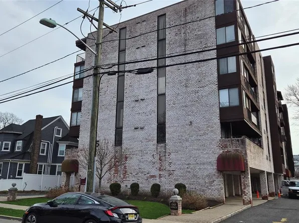 55 Clinton Pl APT 304, Hackensack, NJ 07601