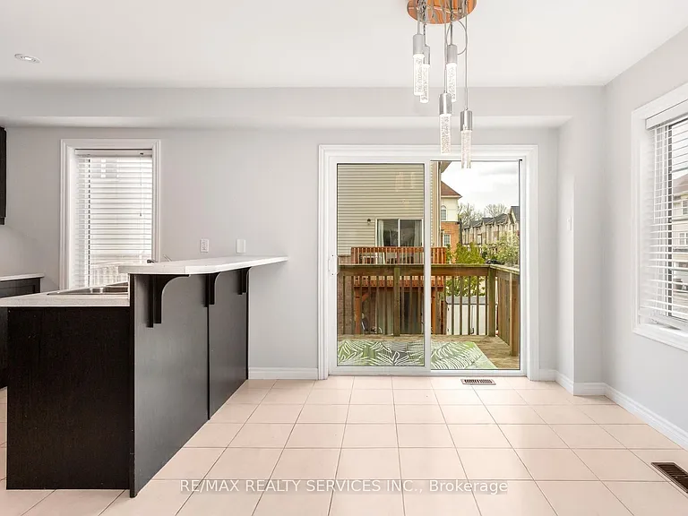 21 Dorchester Ter — Photo 15