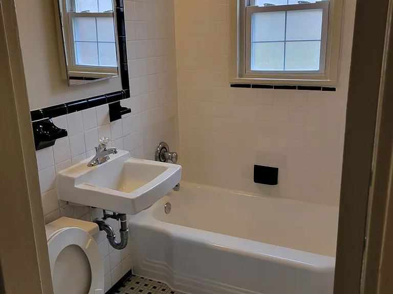 Lee Albemarle Apartments — Photo 25