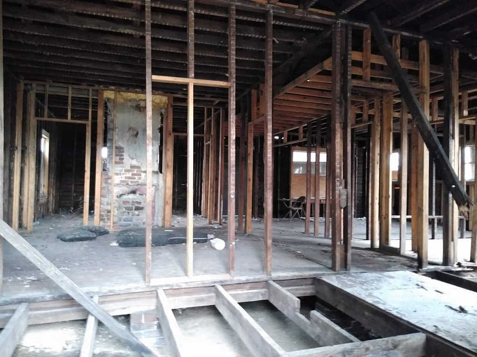 2nd image of 1620 Dunbar St