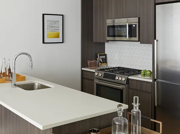 30-02 39th Avenue image 1 of 8