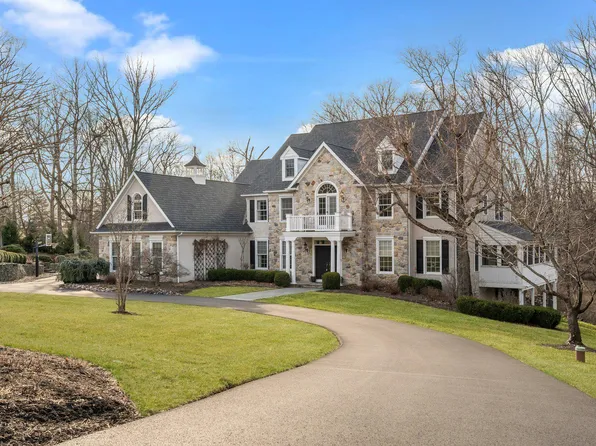 17 Greenbriar Cir, Newtown, PA 18940