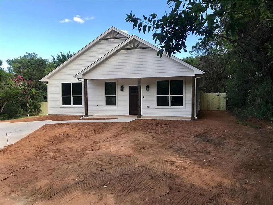 1st image of 813 Crow Ct