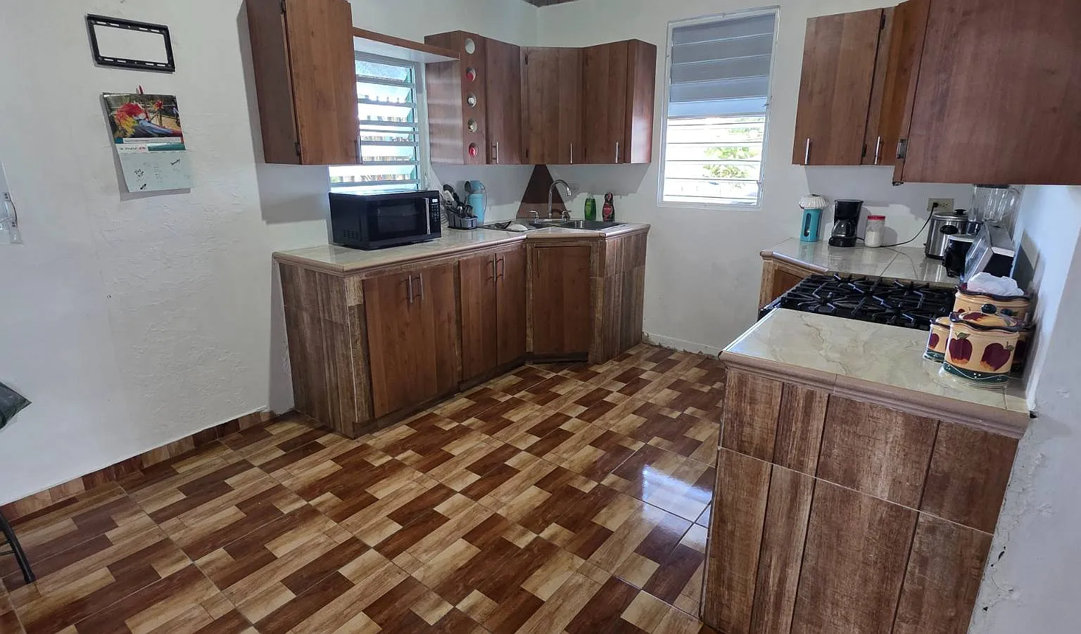 5 bed, 2.0 bath, 2000 sqft, $990 — Photo 2