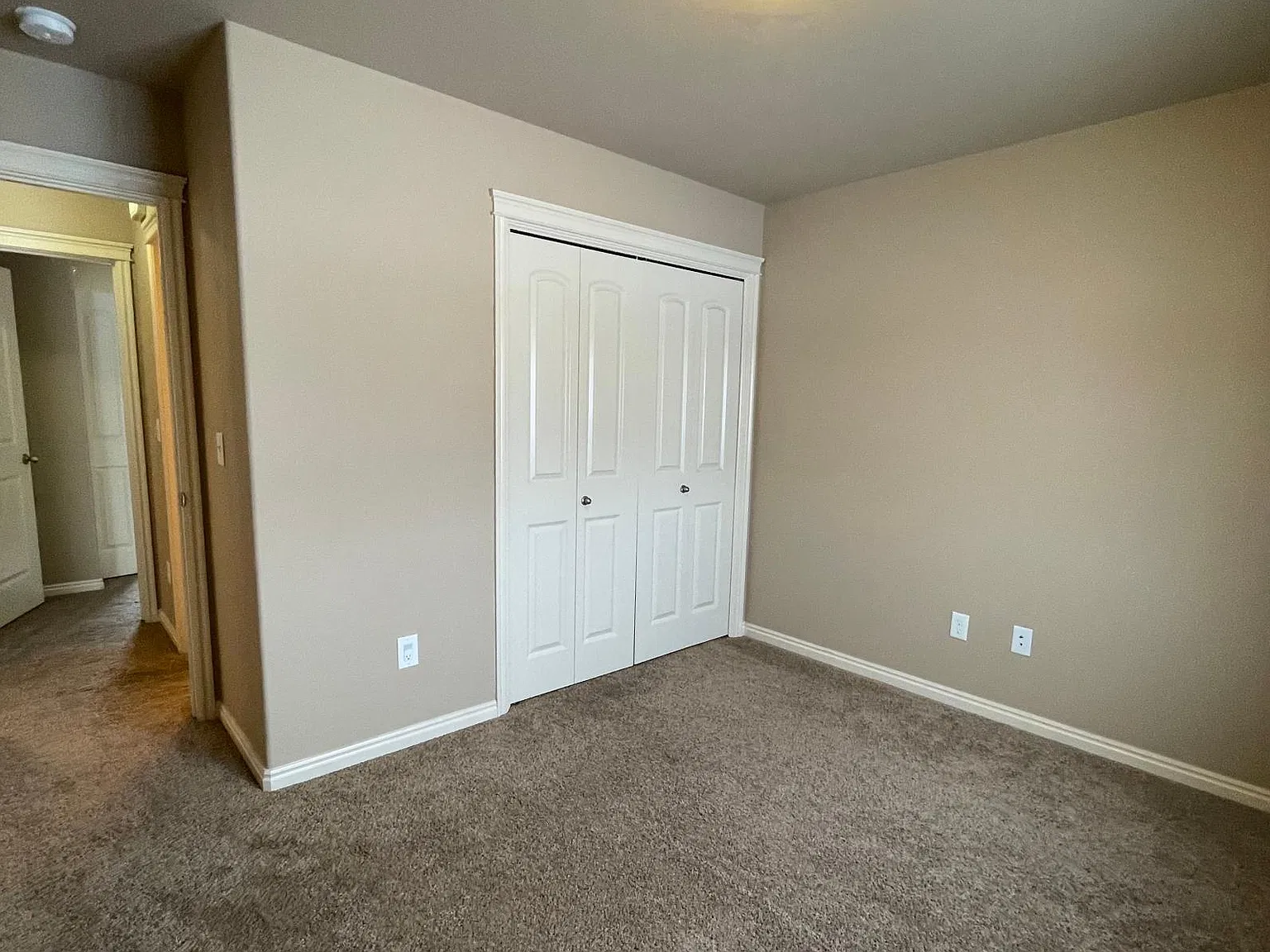 3 bed, 1073 sqft, $2,000 — Photo 3