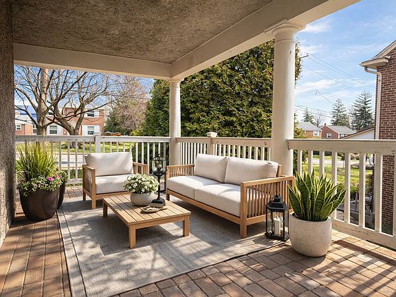 Porch off livingroom