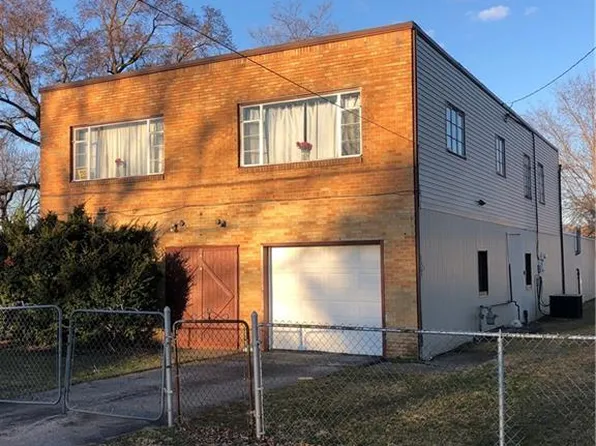 1518 Blandin Ave, Oregon, OH 43616