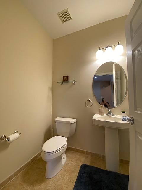 1st image of 216 Kensington Ln #216
