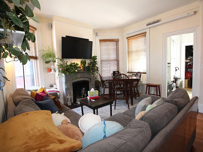 517 E Broadway #2 — Photo 13