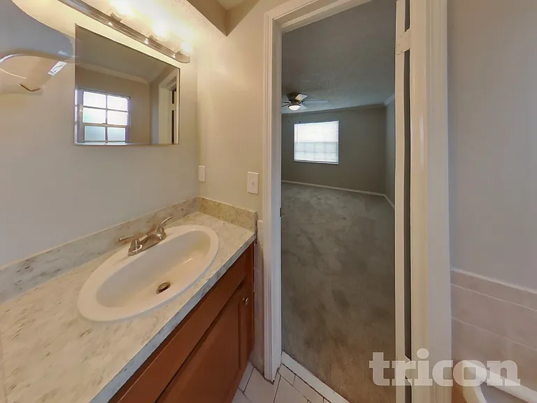 8252 Yolanda Ct — Photo 15