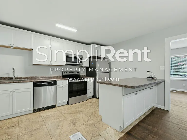 4401 Highland Rd — Photo 2