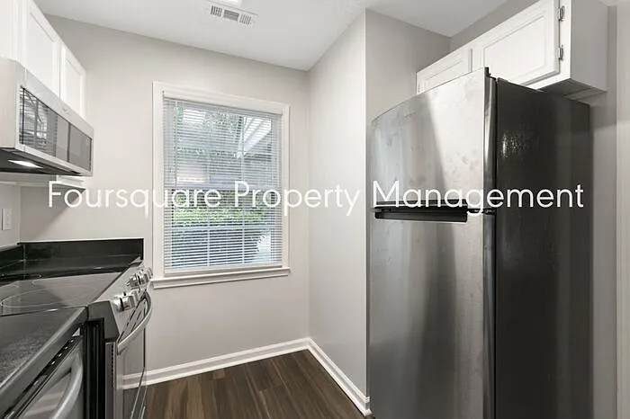 110 Oak Hollow Ct #110 — Photo 23