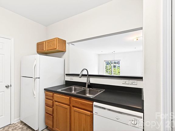 4th image of 64 Clingman Ave Unit 202