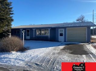 313 E Laura St, Howells, NE 68641