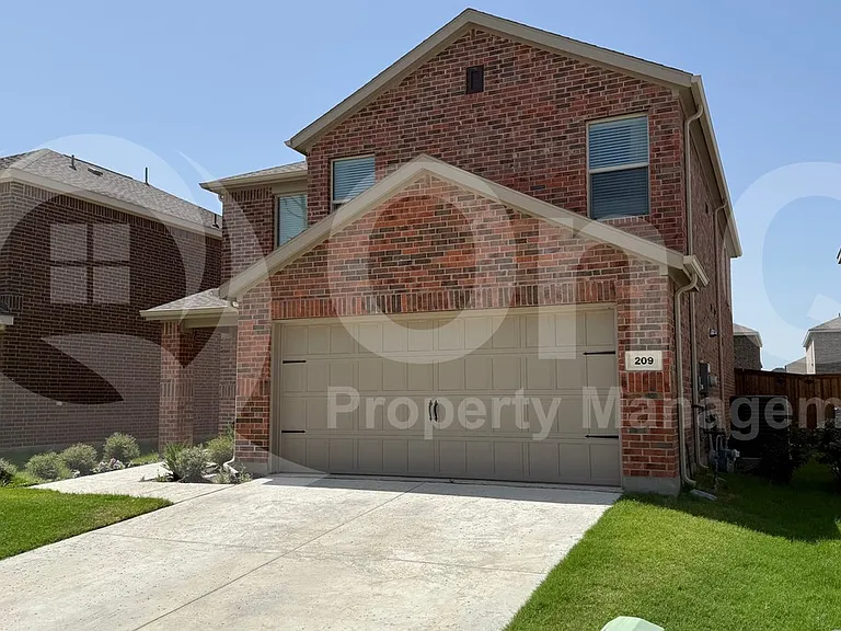 209 Adelina Dr — Photo 6