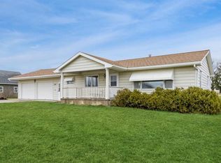 12011 Club Rd, Cedar Rapids, IA 52404