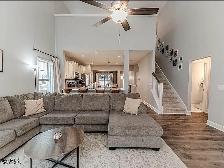 223 Burnside Dr — Photo 10