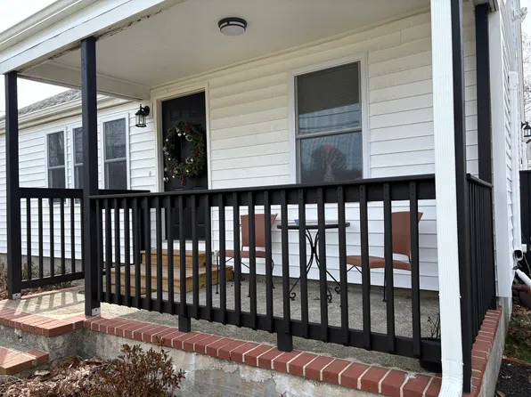 653 Metacom Ave, Warren, RI 02885