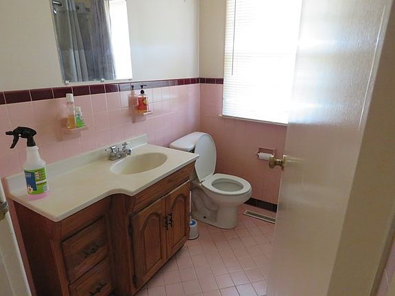 5th image of 417 Daniels Ln