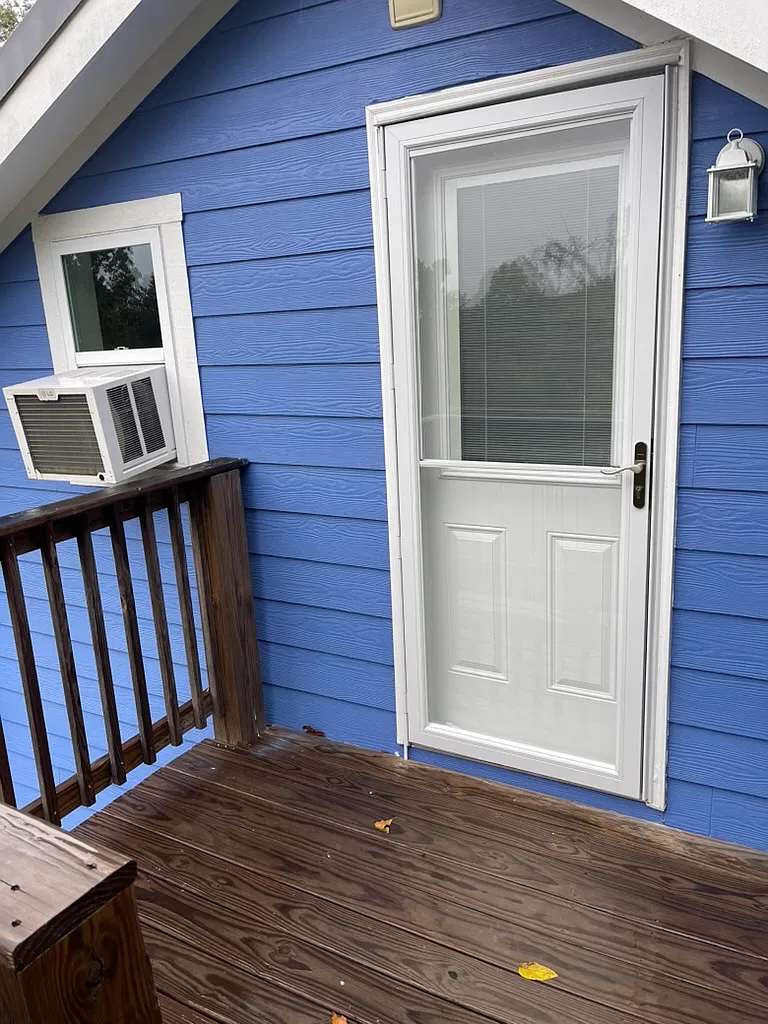 Studio, 300 sqft, $1,200 — Photo 2
