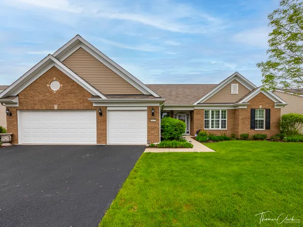 2427 Cape Cod Cir, Elgin, IL 60124