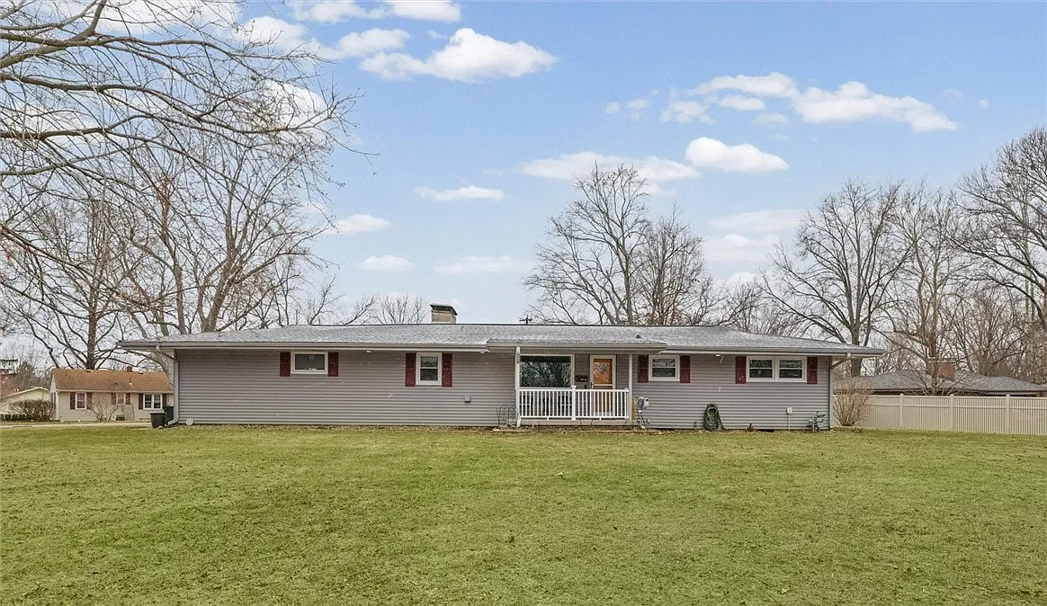 89 Benton Dr photo 1