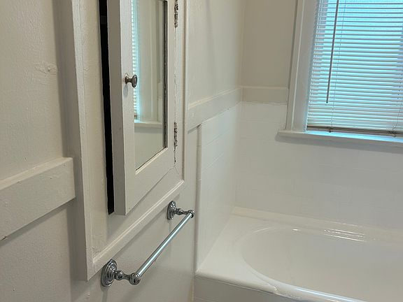 2nd image of 1310 E 2nd St APT 8