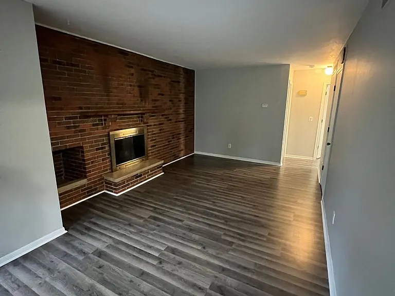 728 Meadowview Ln — Photo 6