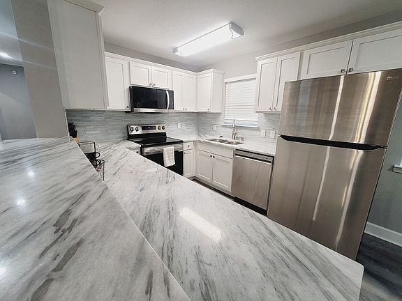 5th image of 1906 Karen Ln