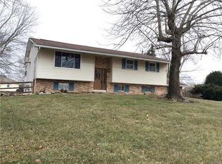 556 Round Table Dr, Nazareth, PA 18064