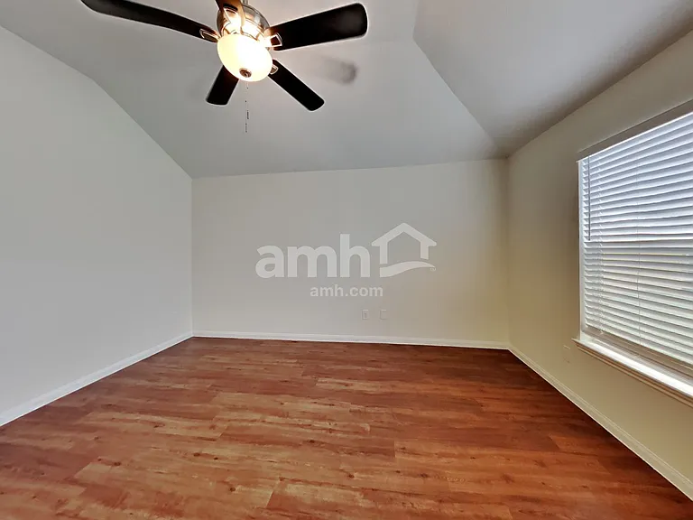 3906 Hawthorn Glen Ct — Photo 8