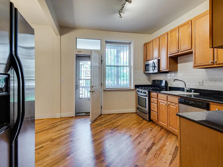 5207 S Blackstone Ave — Photo 8