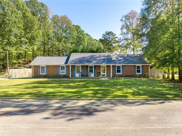 903 20th Ct SW, Lanett, AL 36863