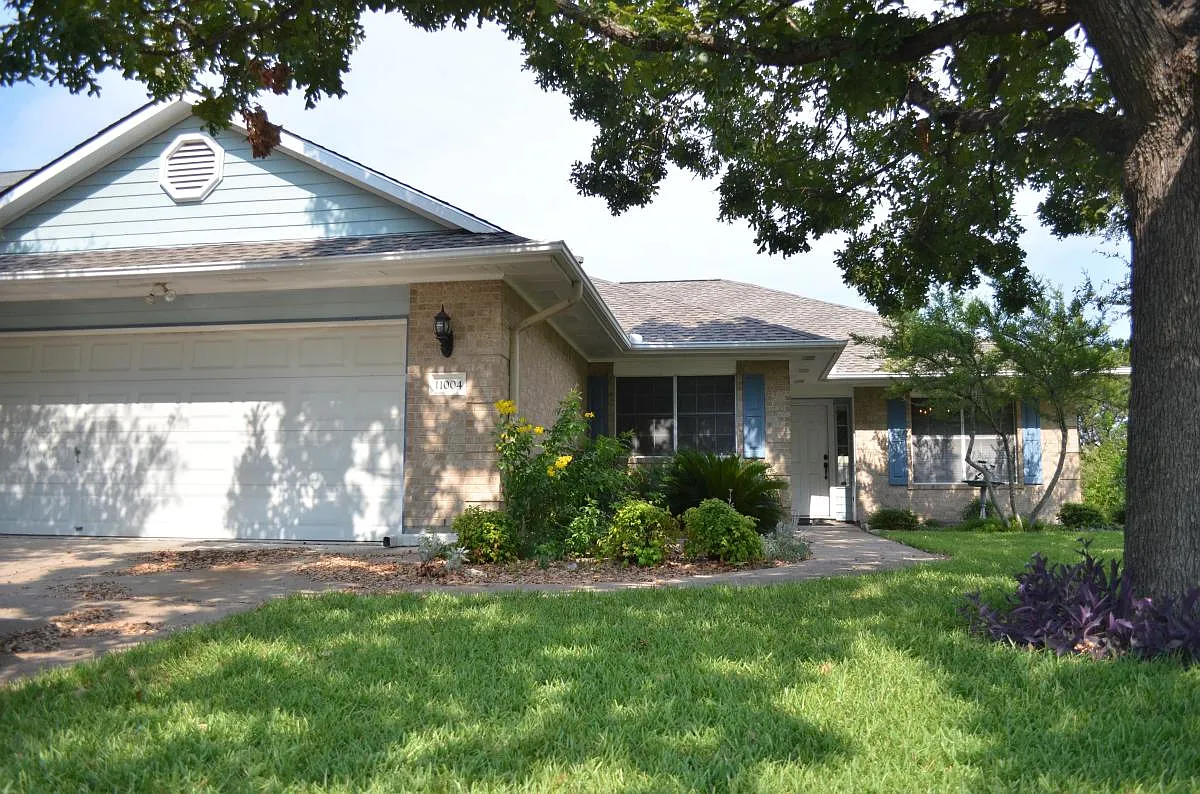3 bed, 1950 sqft, $2,280 — Photo 2
