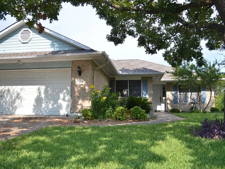 11004 Claywood Dr — Photo 2