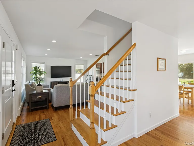 16 Mastro Ct — Photo 3