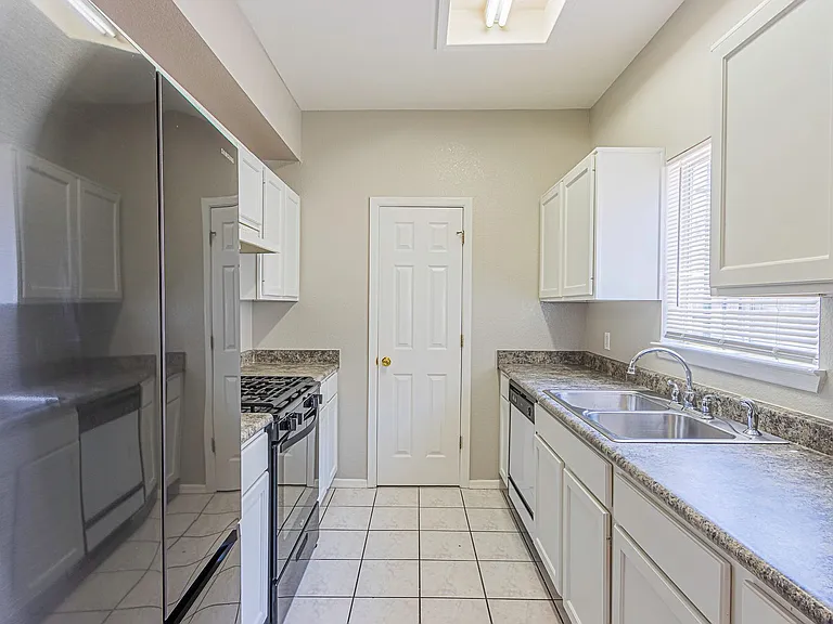 4600 Leeds Ave — Photo 13