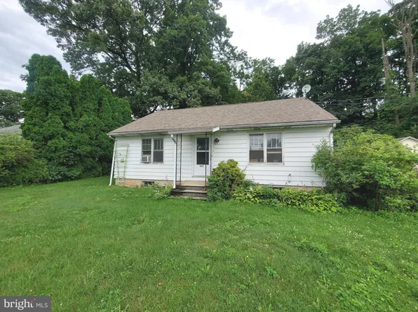 3115 Old Post Rd, Slatington, PA 18080