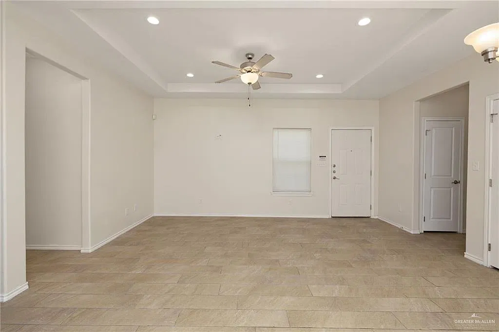 1 bed, 1.0 bath, 750 sqft, $875 — Photo 2