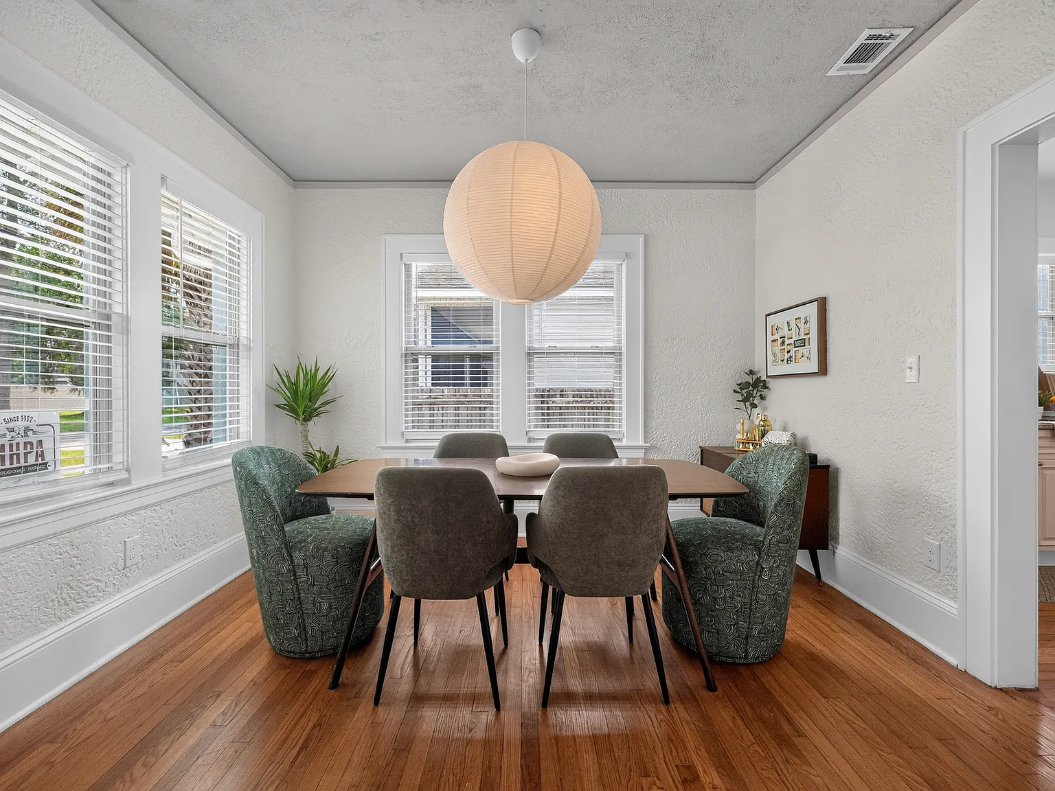 3 bed, 1235 sqft, $2,900 — Photo 4