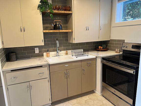 5th image of 51 Cedar Ave #2