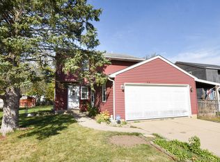 314 Maple Ln, Round Lake, IL 60073