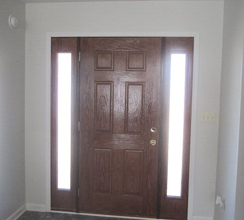 Foyer-Beautiful stained door with side-lights