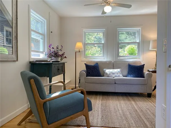 87 Wood Ln, South Kingstown, RI 02879