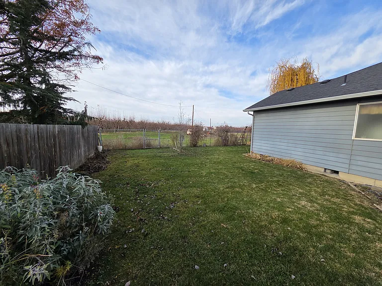 208 Sunset Ln — Photo 23