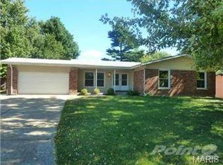 11812 Rosary Ln, Saint Louis, MO 63138