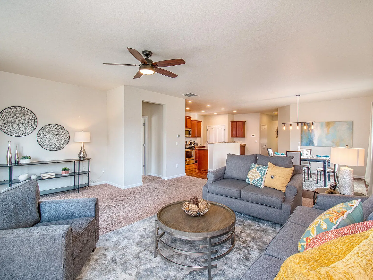 3 bed, 3402 sqft, $2,850 — Photo 2